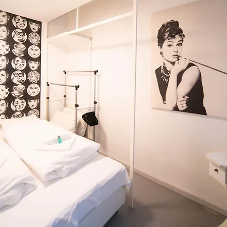 Apartment Stylish Studio In The Heart Of Budapest