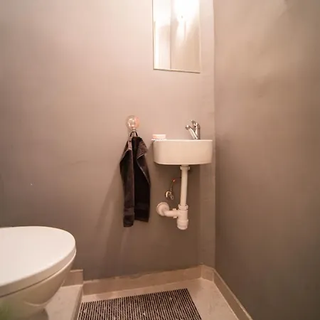 Apartment Stylish Studio In The Heart Of Budapest