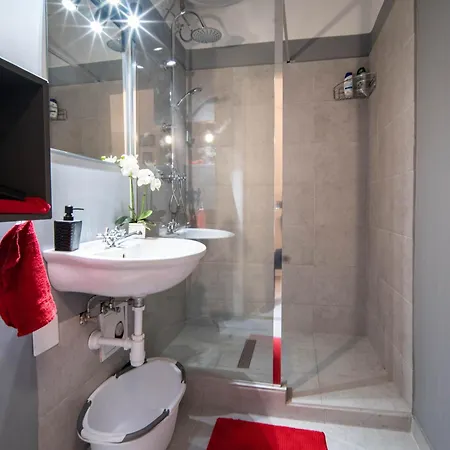 Apartment Stylish Studio In The Heart Of Budapest