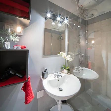 Apartment Stylish Studio In The Heart Of Budapest